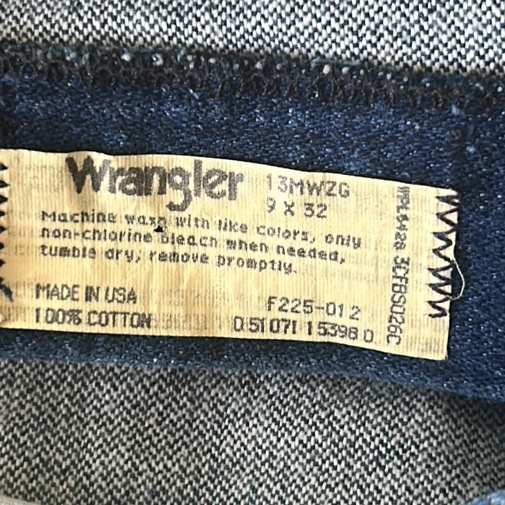 Wrangler classic patch size 9 womens jeans